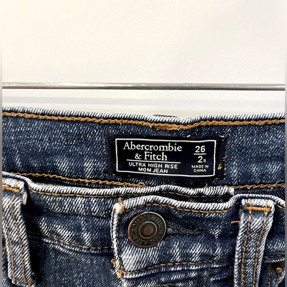 Abercrombie & Fitch ultra-high rise mom jeans size 26/2 - Picture 2 of 5